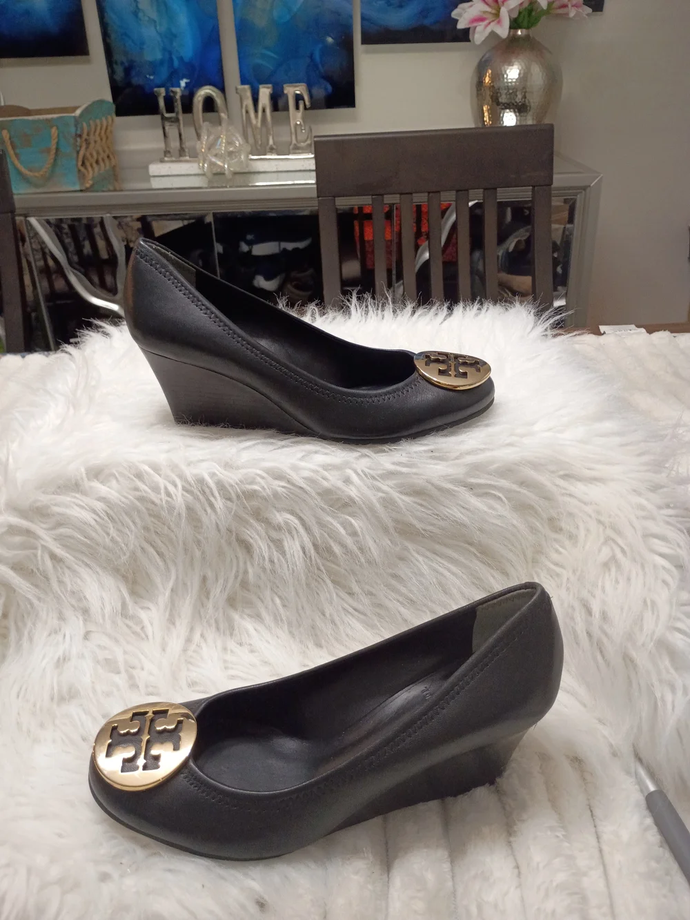 Tory Burch Chelsea Black Leather Wedge Pumps with Gold Logo 6M